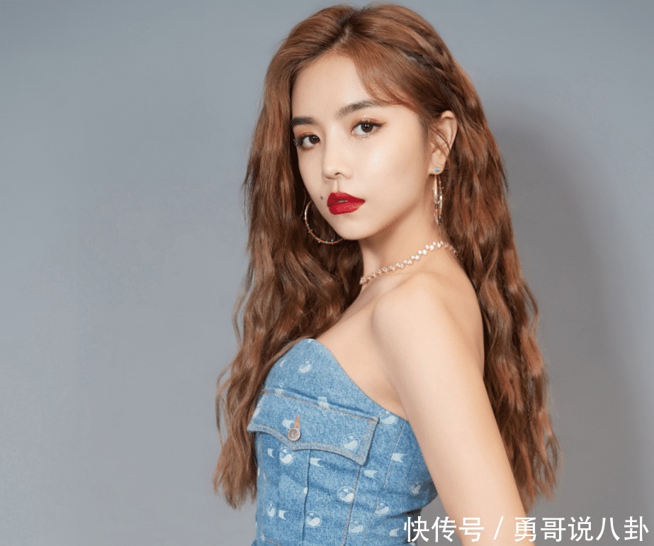 综艺|THE9全员合体官宣综艺,队长安崎站边边,有谁注意虞书欣站在哪!