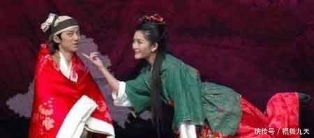 节目|谢娜坐轮椅坚持录节目，细数谢娜左腿是怎么拉伤的