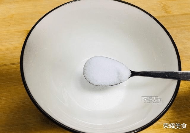  姜汁芥兰|七月遇见这菜别手软，多买几斤也无妨，加点姜末炒，驱寒增食欲