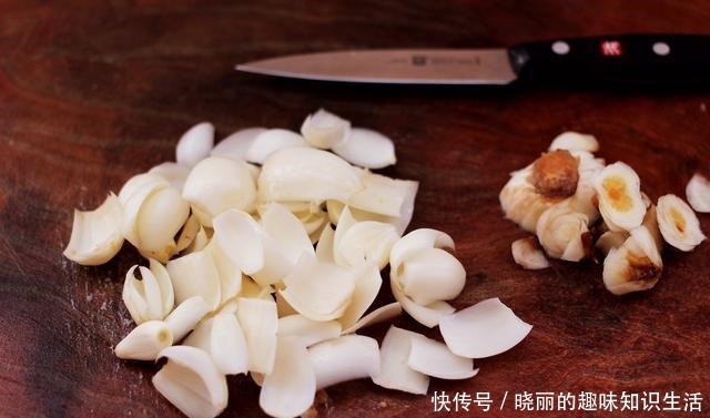 百合草莓酒|这种汤羹没有奶茶贵,却比饮料奶茶好,5元煮一锅,解秋燥还养颜