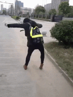 生意|搞笑GIF:这是卖烧饼的?挺形象,生意怎么样!