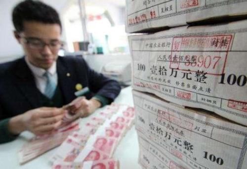  固定|有20万存款的人，别再存定期了！银行员工：这样存利息更高