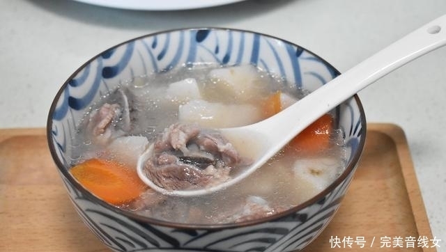  山药|秋冬季天气干燥，多喝汤营养又补水，山药排骨煲汤鲜甜味美太好喝