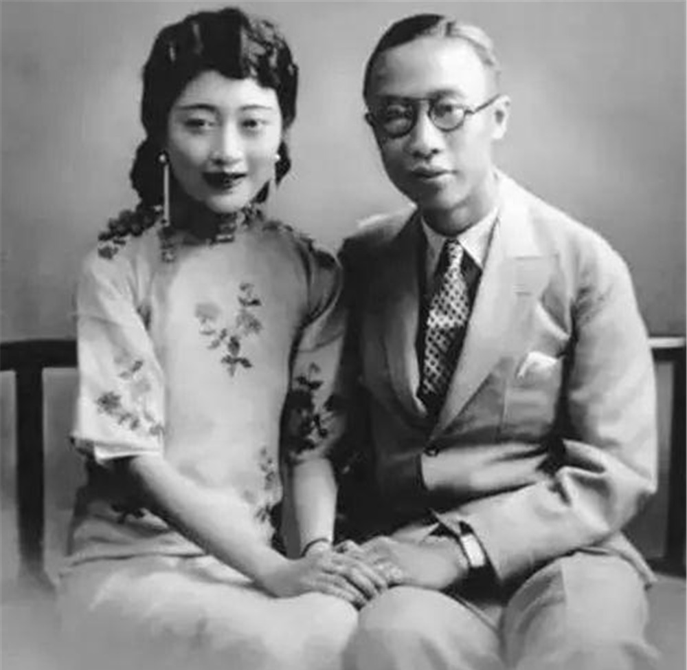 李玉琴|末代皇帝溥仪共有几个老婆?分别是谁?哪个曾让他下跪