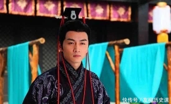 有没有|此人问算命先生:我有没有皇帝命?算命先生:你身后的傻小子有