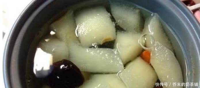 收回|农村大妈卖梨让顾客“吃一口”剩下的又收回去,这是为啥