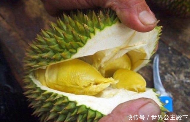 果肉|女子买了个小榴莲,家人看到以为白瞎了,剥开看到果肉别提多开心