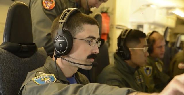 侦察机|无视中国警告,美侦察机再闯南海,为隐蔽故意伪装成他国飞机