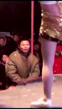体验|搞笑GIF:小孩子,我想问问你此时蛋疼不疼呀?不亲自体验下哪里知道是啥快乐