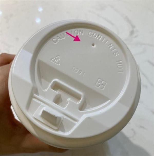 看完|为什么我点的炸鸡外卖,可乐包装上有一个“针眼”看完才明白