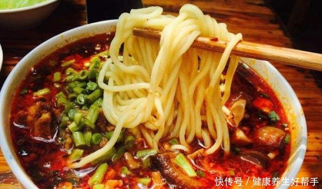 面钱|“最任性”面馆,只需付一碗面钱配菜随便吃,结账时发现太天真!