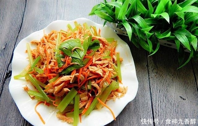 鸡胸肉|教你爽口美味的凉拌鸡胸肉，家常好吃又不用担心长胖，家人特喜欢