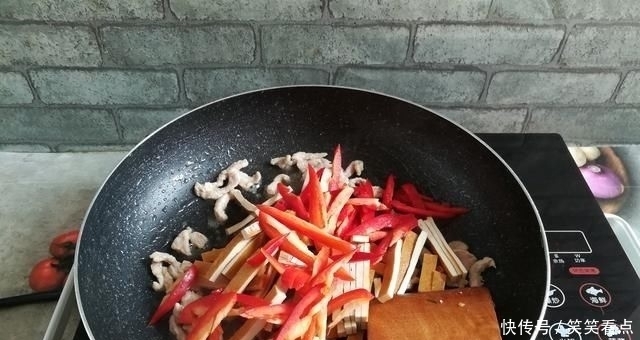 季节|农村里不要钱的野葱,城里人抢着买,下饭香喷喷,错过季节就没了