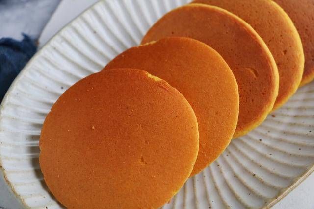 玉米面松饼|玉米面加5个鸡蛋,不加1滴油1滴水,又香又软,比发糕好吃10倍