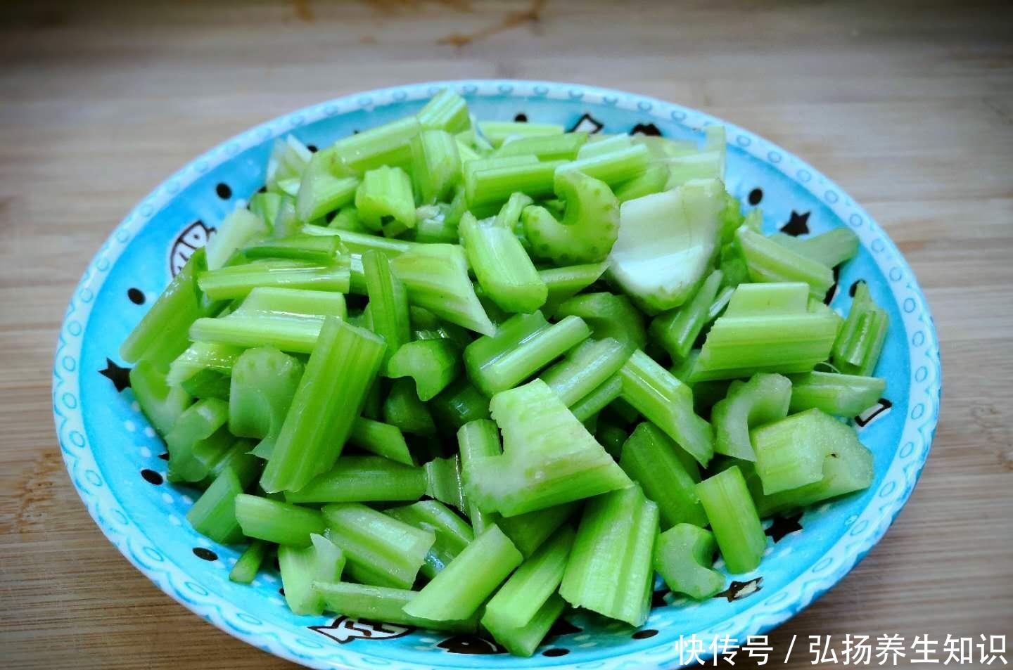 好吃|这俩食材是绝配,一香一鲜,简单一炒,比肉还好吃,多吃不长肉!