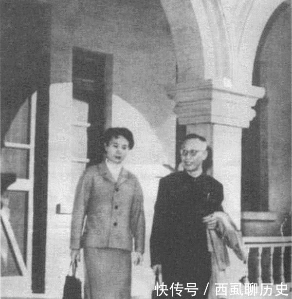 重游|溥仪晚年与妻子重游故宫，看到龙椅时说了22个字，字字饱含心酸！