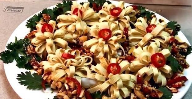 喜欢|必备菜，不用炸不用蒸，焯水后浇上料汁就能吃，亲戚朋友喜欢