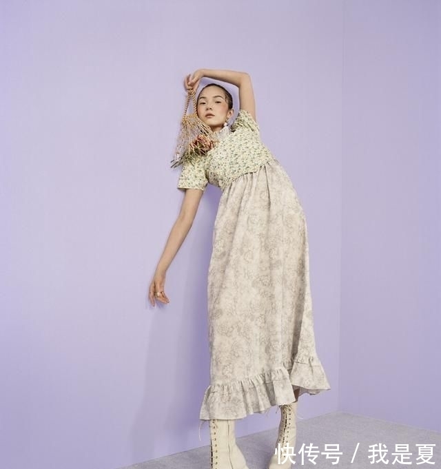  眼线|她是国模“精灵脸”代表，穿黄色运动背心加短裤，眼线抢镜