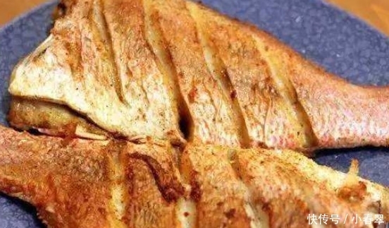 倒油|无论煎啥鱼,“最怕”先开火后倒油,学会这技巧,鱼肉金黄不破皮