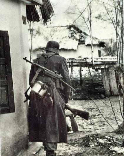 噩恶|二战老照片:“铁拳”是盟军坦克的噩恶,德军一种制式装备很多余