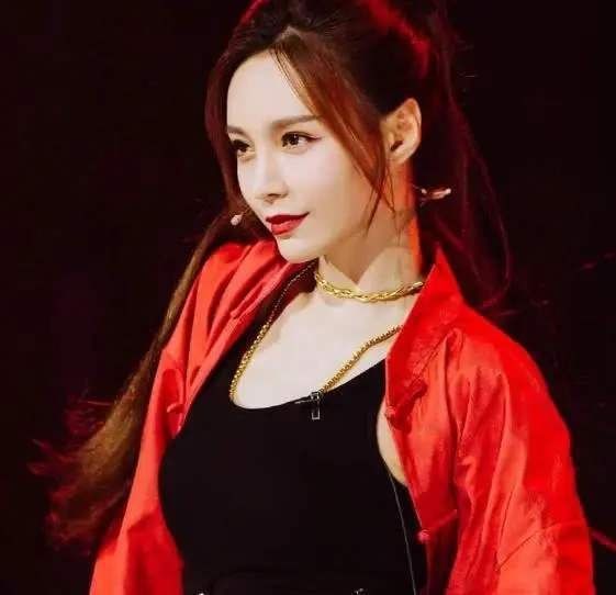 吴昕|《乘风破浪》第五次公演落幕黄圣依白冰淘汰,宁静疑似现场发飙