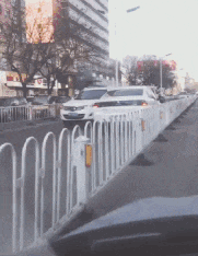 女神|搞笑GIF:美女,怎么可以这样,你可是我心中的女神啊