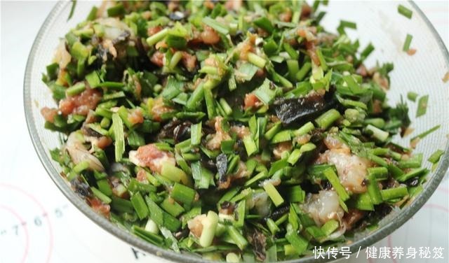 每次|秋天多给孩子做这馅的饺子，鲜美入味，每次煮一大锅，百吃不厌