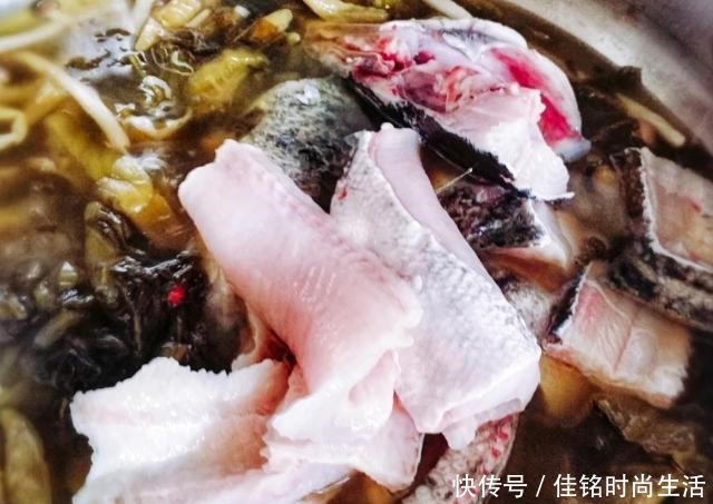 做法|不会做酸菜鱼饭店大厨教你详细做法，学会了，汤酸麻辣鱼肉鲜