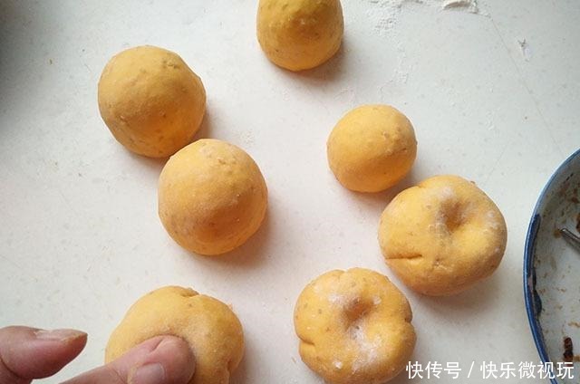 红枣|入秋蒸包子，我迷上这馅料，无需加糖自带香甜，比豆沙包好吃