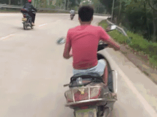 光脚|搞笑GIF:光脚的不怕穿鞋的,真心凭真本事吃饭