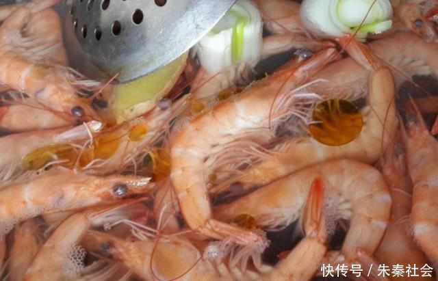 味道鲜美|如何使虾的味道鲜美而不腥加两种调味料,一盘不够