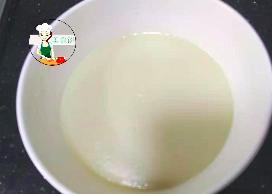 餐厅里|糯米粉一定要试试此做法,一蒸一卷,软嫩甜香,一口一块真解馋