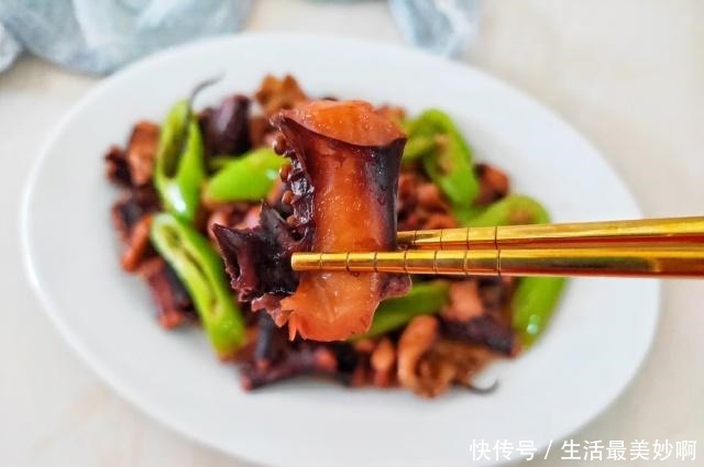 鱿鱼须炒|这东西25块钱一斤,比鱼鲜,比肉还贵,简单一炒比肉还香!