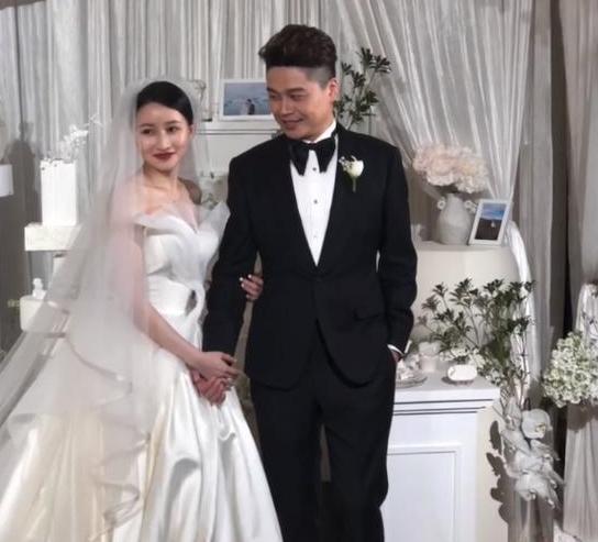 实力|浙江台主持人沈涛婚礼现场曝光!妻子首露真容,颜值不输王牌女郎