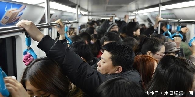 流掉|公交上只因孕妇没让座,大妈直言“迟早会流掉”,孕妇反击太解气