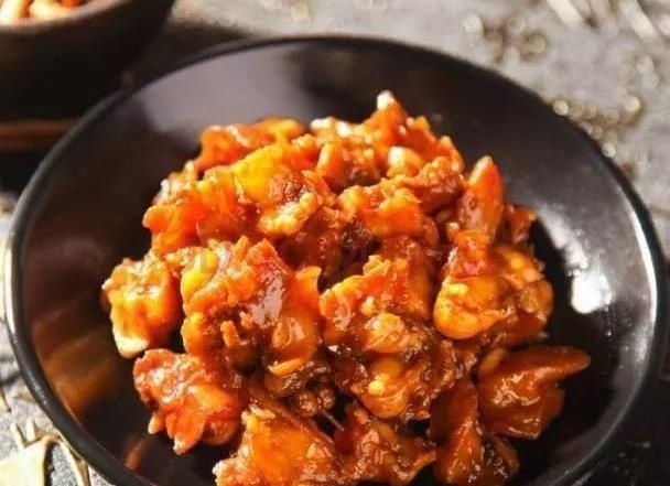 做法|精选美食碧玉香椒鸡、罗非鱼焖炸菜、豆腐咖喱饭、蒜苗炒腐竹的做法