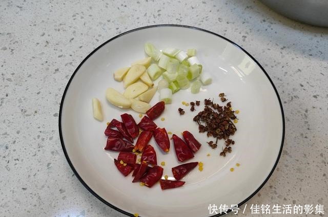 豆芽|炒豆芽最忌直接下锅，大厨教您一妙招，豆芽不出水、脆爽又入味