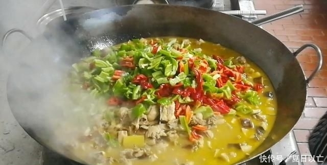 香菇|淮扬菜大厨改良员工餐将香菇烧鸡这么做,鲜香微辣,开胃下饭