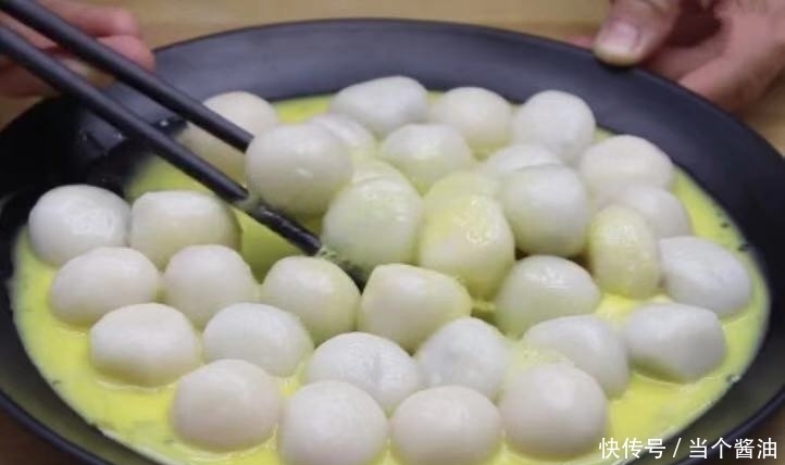 上桌|汤圆不要煮着吃了，加2个鸡蛋搅一搅，20分钟上桌，家人最喜欢