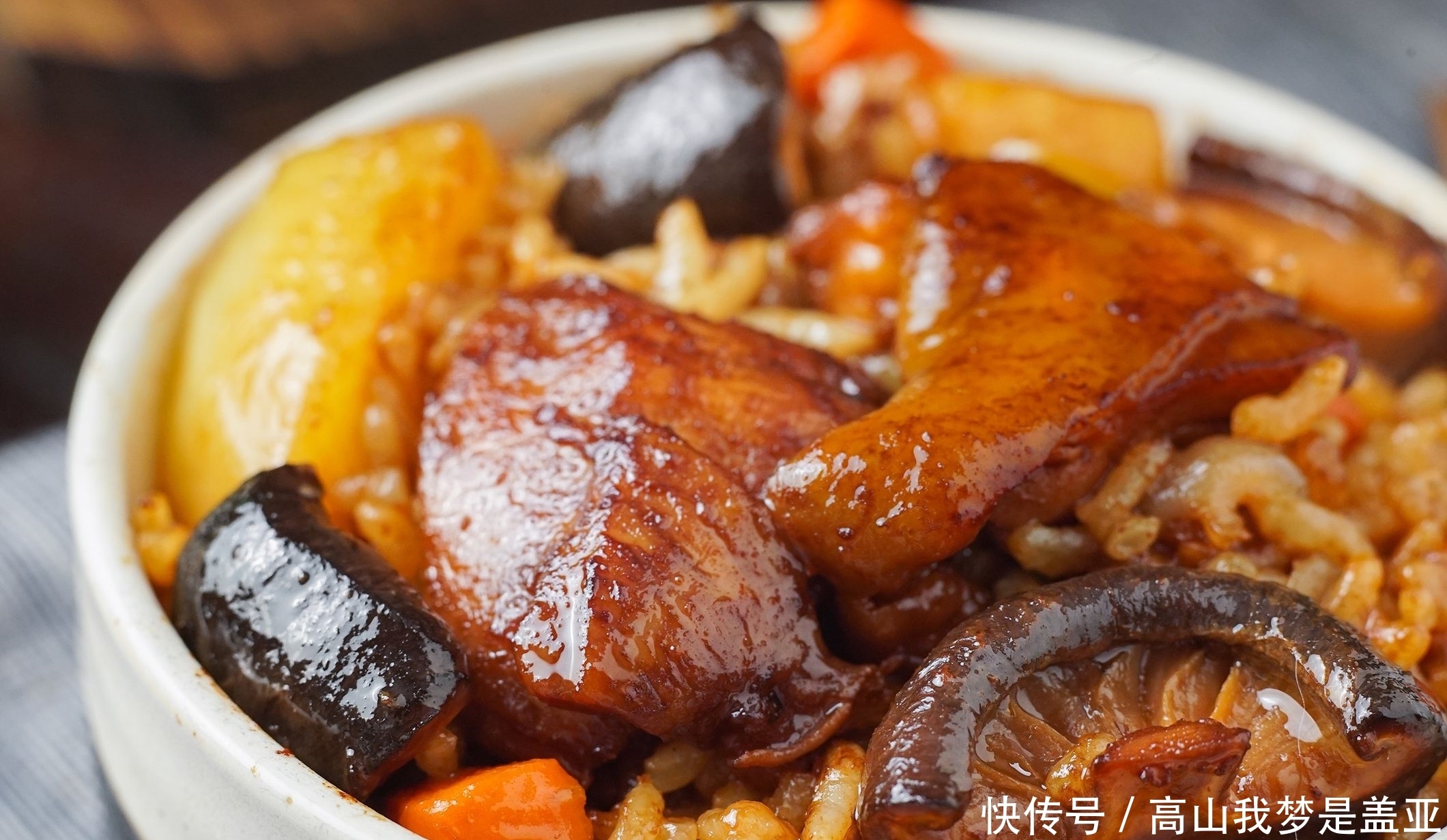 鸡肉|一家三口的午饭，在朋友圈火爆了，一锅饭上桌，点赞蹭蹭涨，下饭