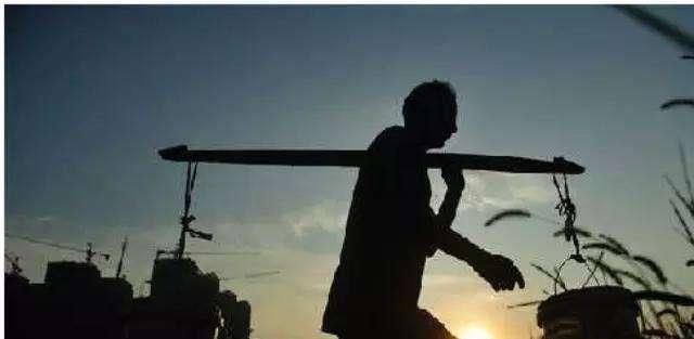  沉默|农用车禁止拉人,发现一次罚一次,农民反问一句,专家沉默不言