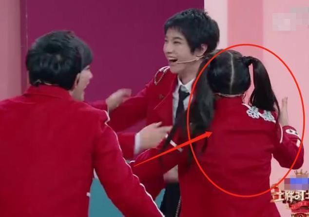 王牌|有种“避嫌”叫华晨宇,当关晓彤索求抱抱时,他的做法堪称高情商