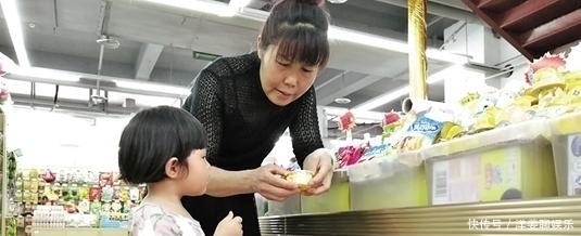 消费观念|孩子穷养和富养都会有利弊,培养孩子的消费观念,别等大了后悔