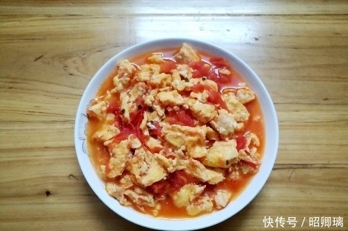 鱼头|半小时做4个菜,娘俩吃到肚子滚圆,婆婆:这样下去可不行