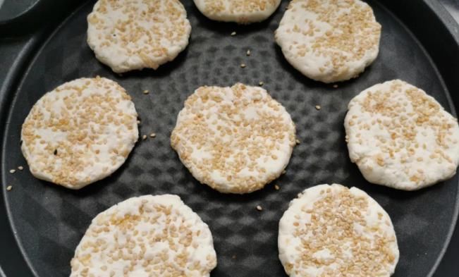 开水|糯米粉很受欢迎的吃法,开水一烫,加点水果促消化,出锅吃5个