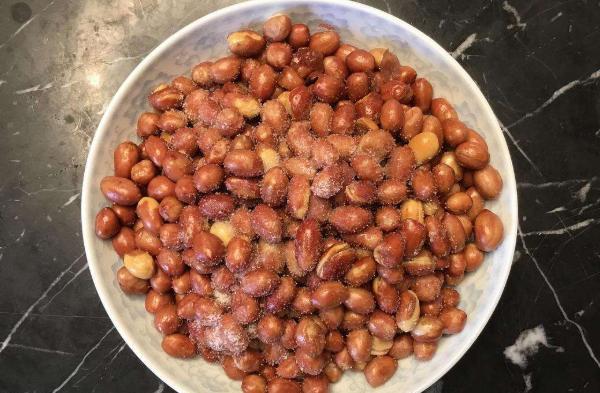  将花生|油炸花生米时，直接下锅可不行，别忘了这一步，炸完酥脆不回潮