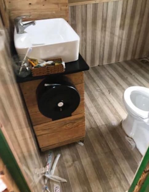 房主|6名女孩租下一间公寓住了4天，离开后房主检查房间时却傻了眼