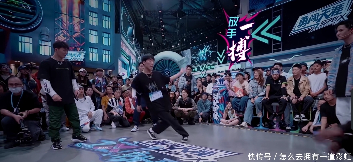  王嘉尔|名不经传的即兴表演者，黑马隐居流？21岁早已是冠军，王嘉尔偷着乐！