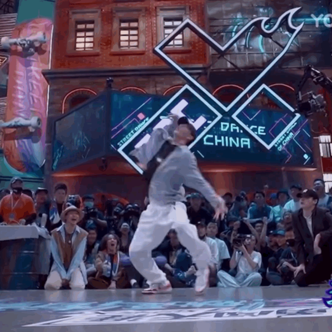 王一博|王一博单膝跪地硬核踩点燃炸全场!