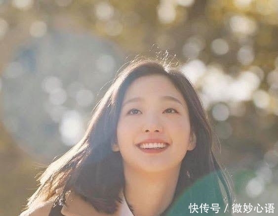 女生|单眼皮好看的女生,一般有以下3个共同点,占一个就很灵动俏皮